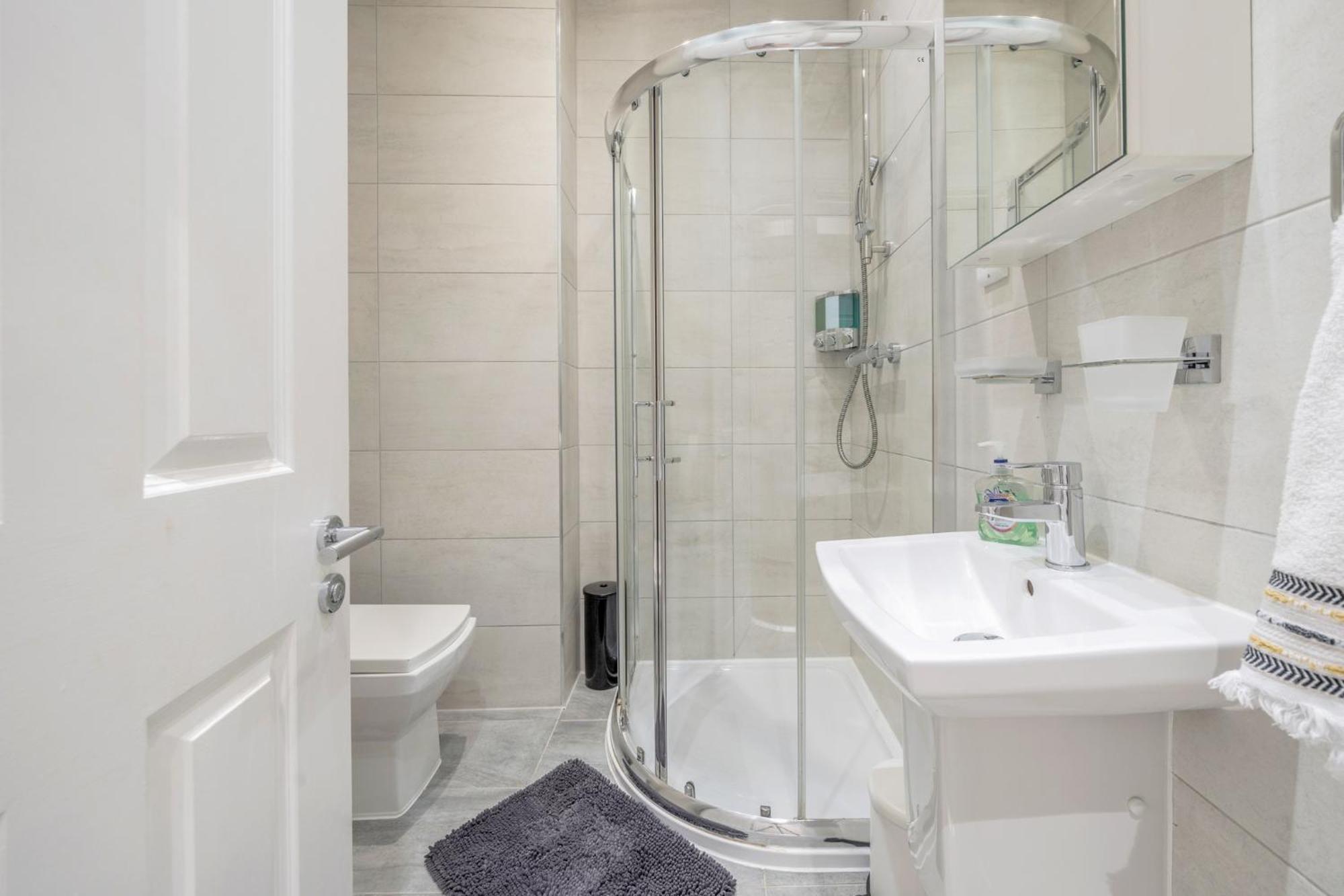 Bright & Modern 2-Bed Notting Hill Apartment 런던 외부 사진
