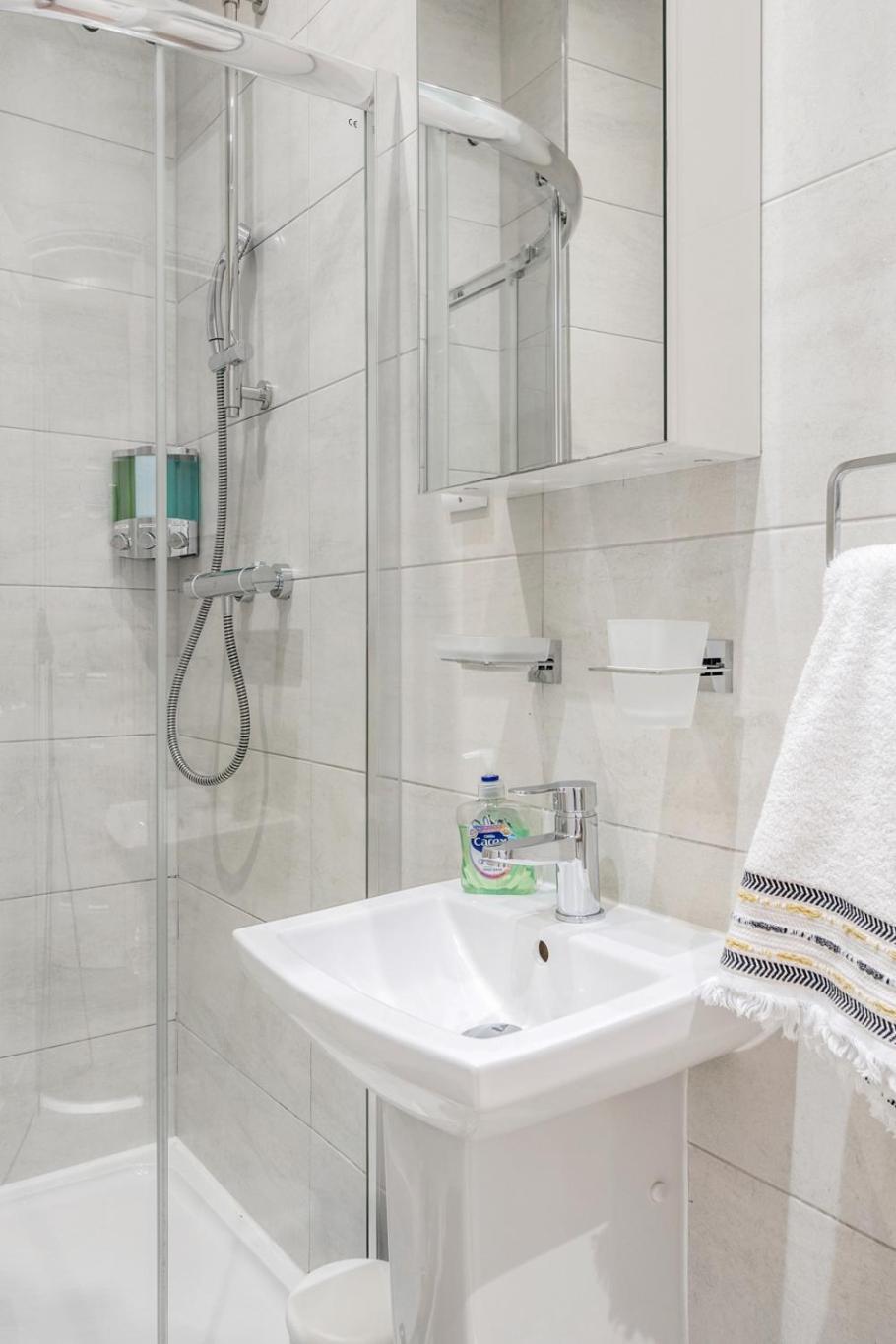 Bright & Modern 2-Bed Notting Hill Apartment 런던 외부 사진
