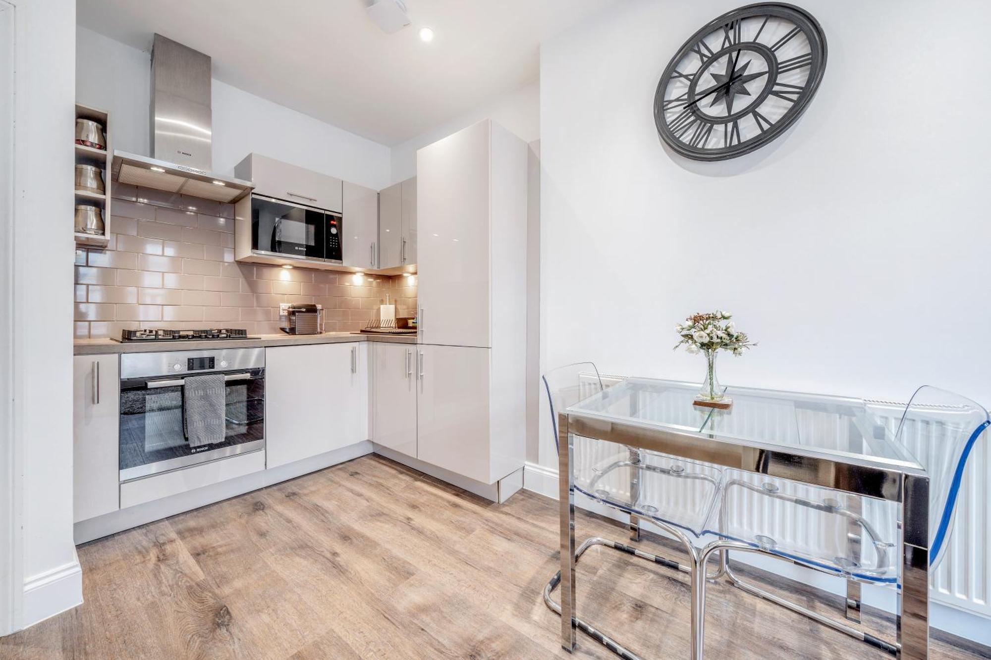Bright & Modern 2-Bed Notting Hill Apartment 런던 외부 사진