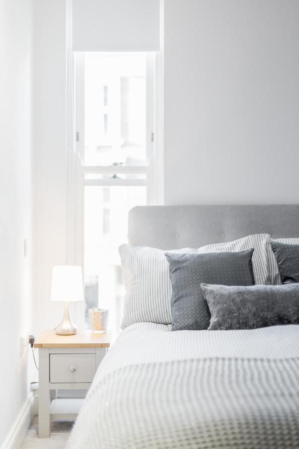 Bright & Modern 2-Bed Notting Hill Apartment 런던 외부 사진