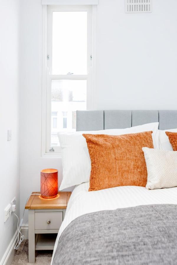 Bright & Modern 2-Bed Notting Hill Apartment 런던 외부 사진